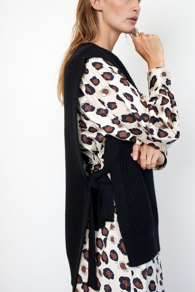 Aventurine Knit Vest - Black