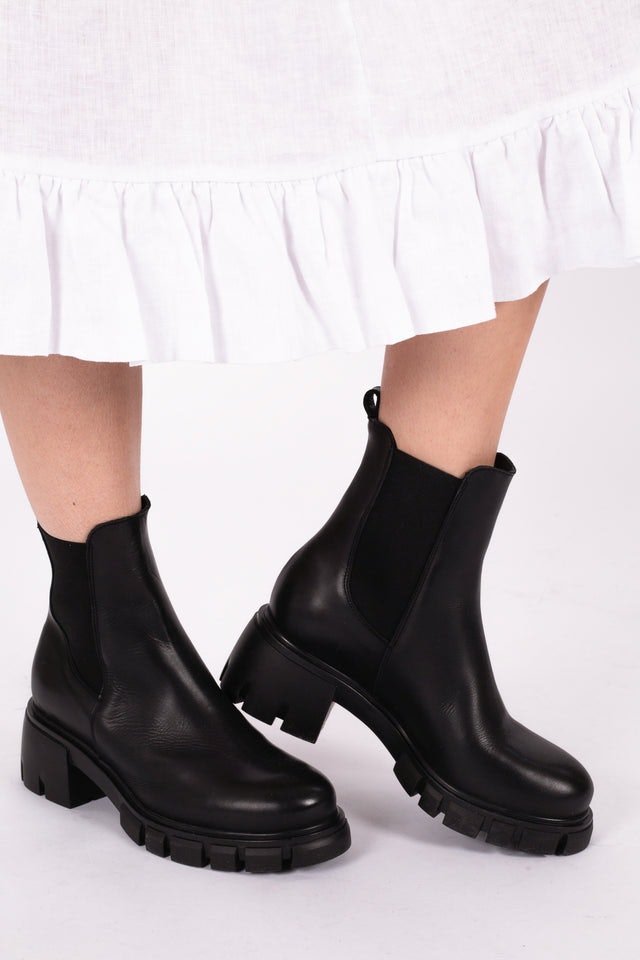 Linea - Black Garda