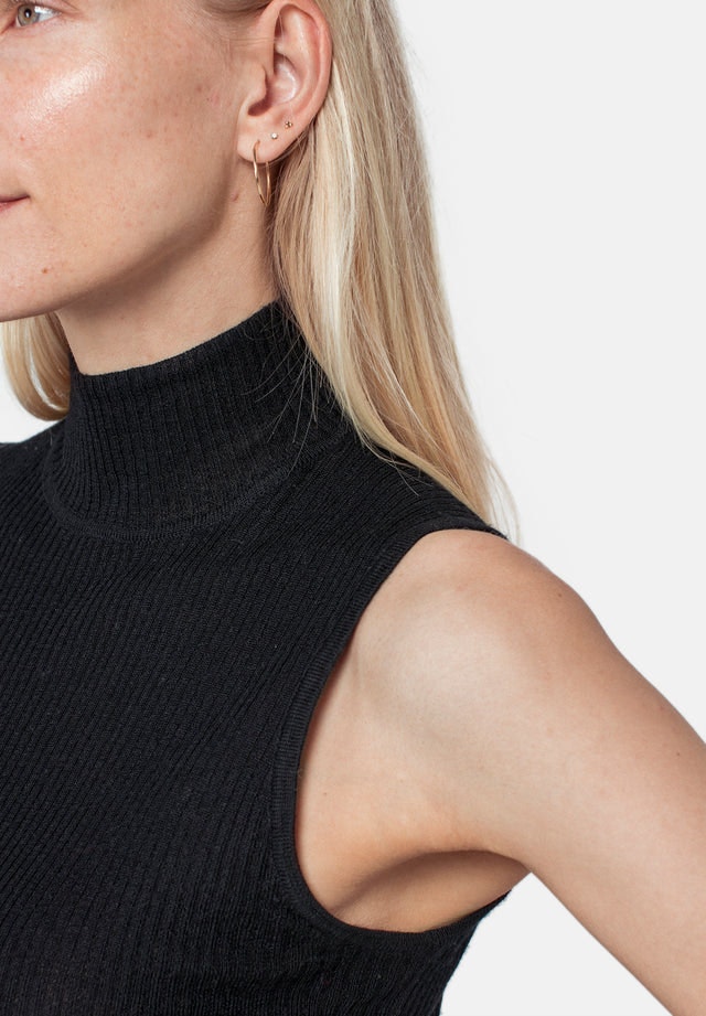 Wool Polo Vest - Black - Pierre Robert x Jenny Skavlan - T-skjorter & Topper - VILLOID.no