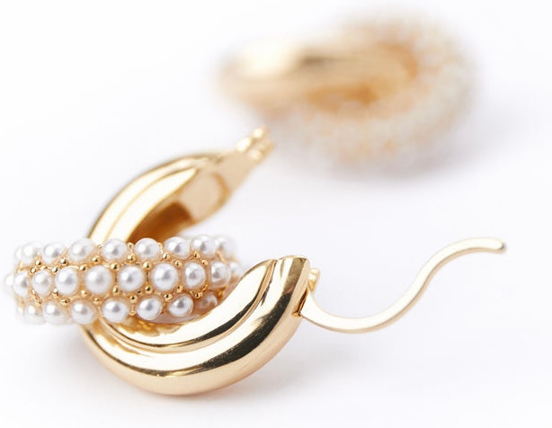 Pearl Interlocking Doughnut Hoop Earrings - Gold