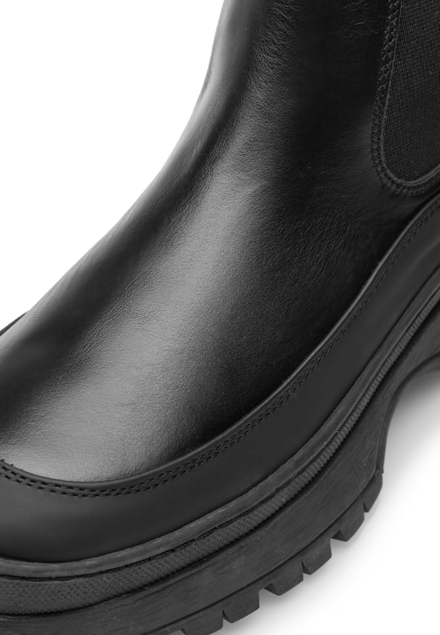 Trail II - Black