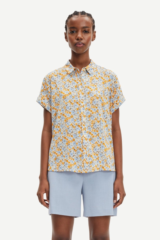 Majan SS Shirt Aop - Apricot Blossom
