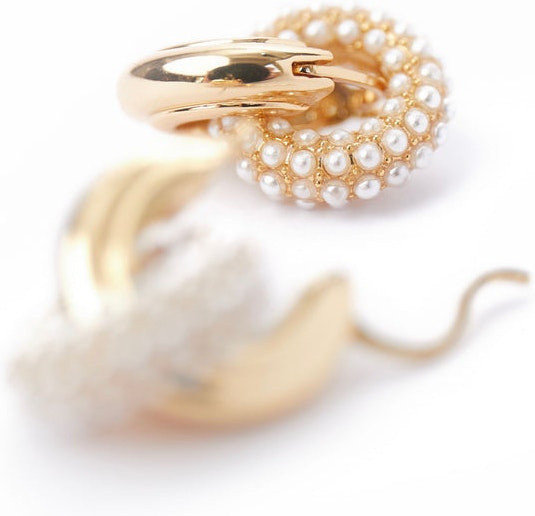 Pearl Interlocking Doughnut Hoop Earrings - Gold