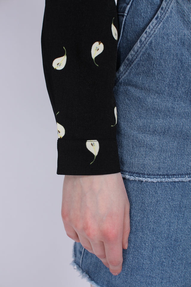 Karolina Pear Print - Black - Whyred - Bluser & Skjorter - VILLOID.no