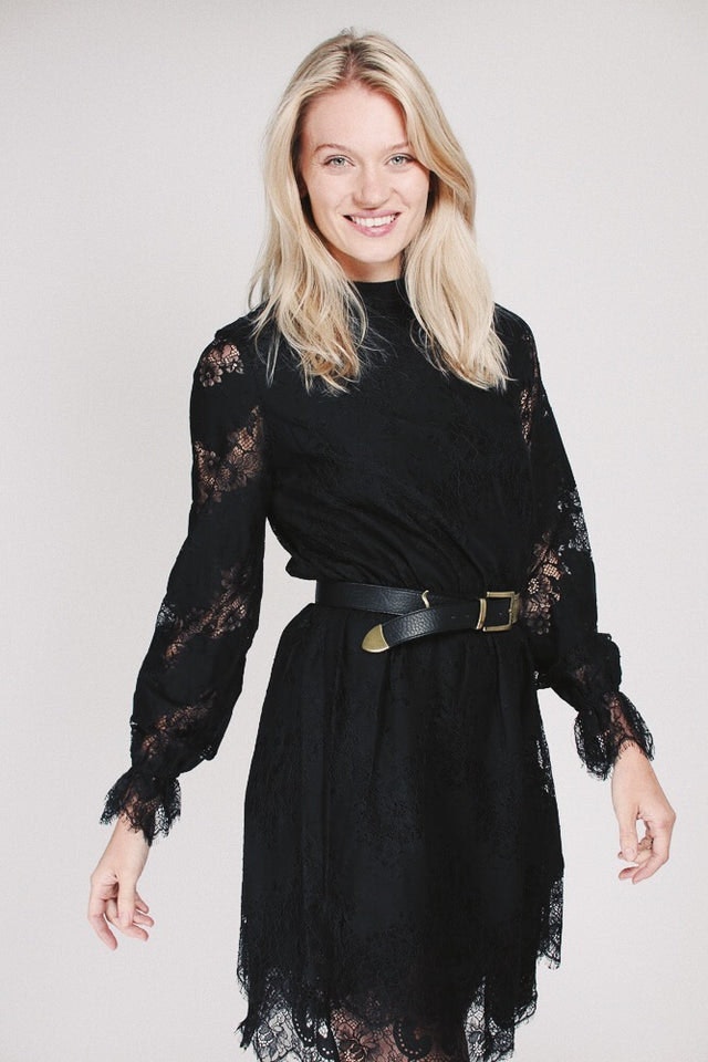 Short lace dress - Black - MAUD - Kjoler - VILLOID.no