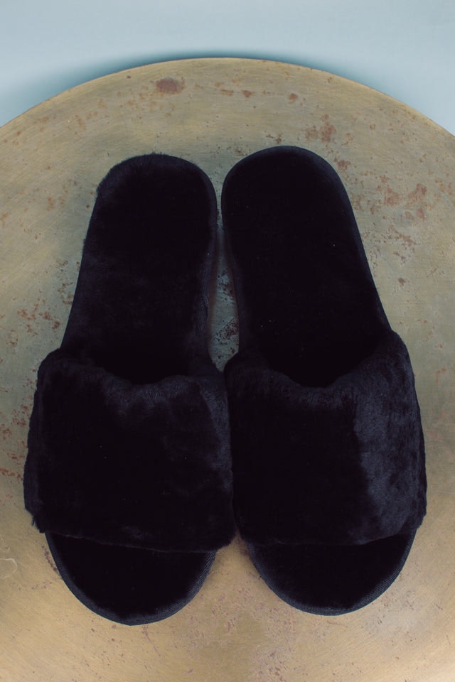 Furry Slipper - Black - Cedrico - Sko - VILLOID.no
