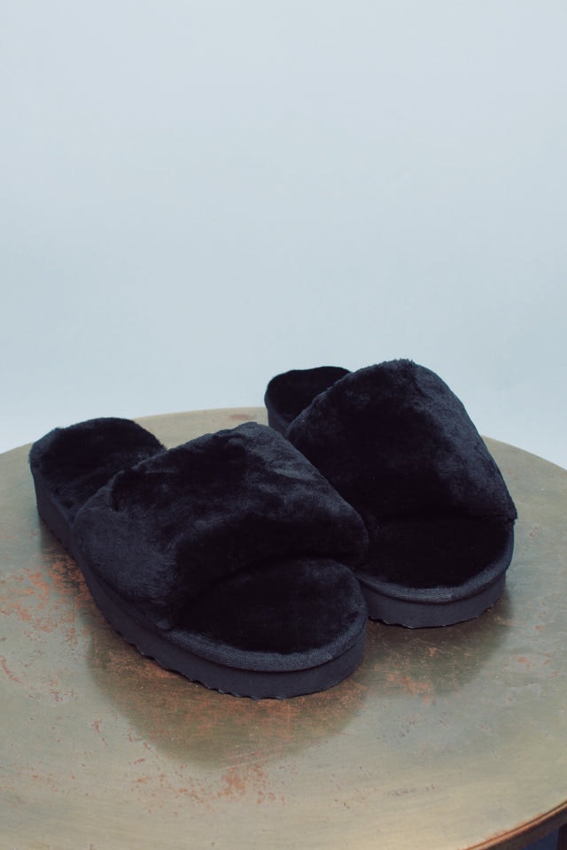 Furry Slipper - Black - Cedrico - Sko - VILLOID.no