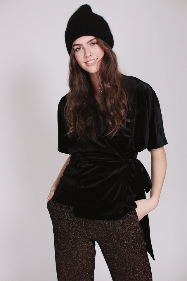 Tara Velvet Blouse - Black - Line of Oslo - Bluser & Skjorter - VILLOID.no