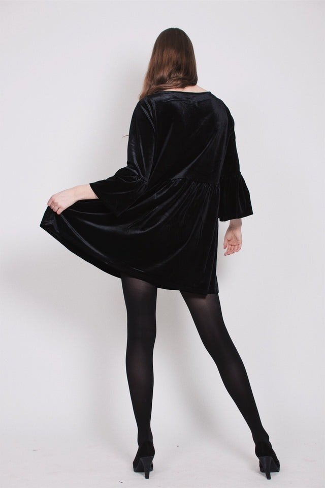 Tingeling Velvet - Black - Line of Oslo - Kjoler - VILLOID.no
