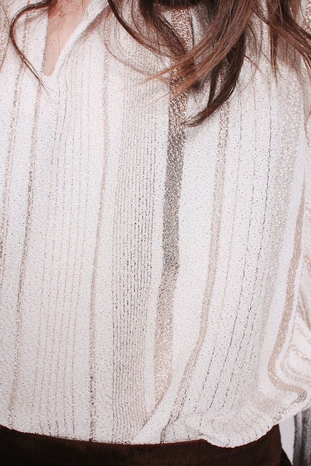 Julianne Metallic Blouse - White w/gold - Line of Oslo - Bluser & Skjorter - VILLOID.no