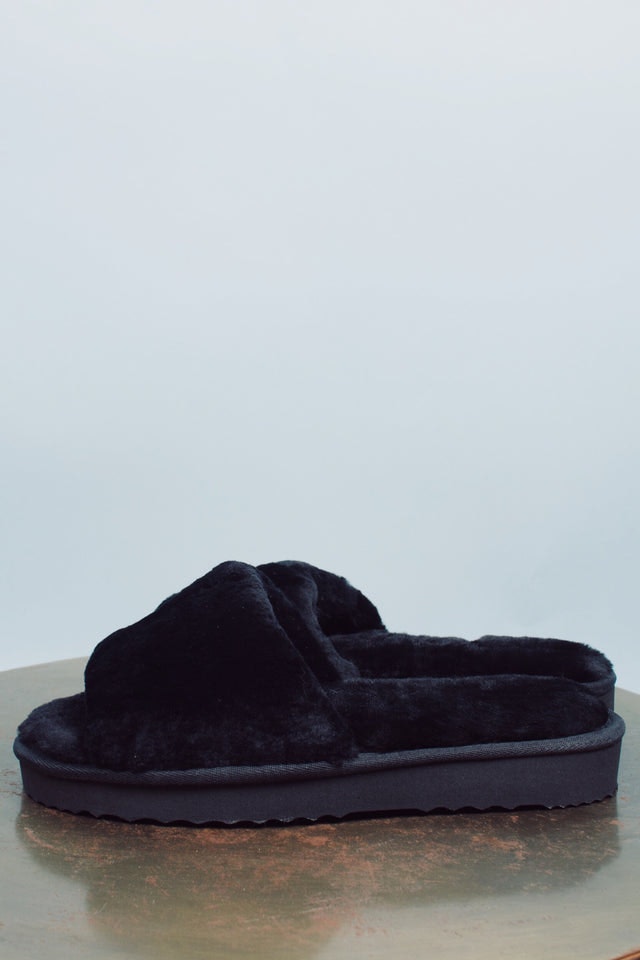 Furry Slipper - Black - Cedrico - Sko - VILLOID.no