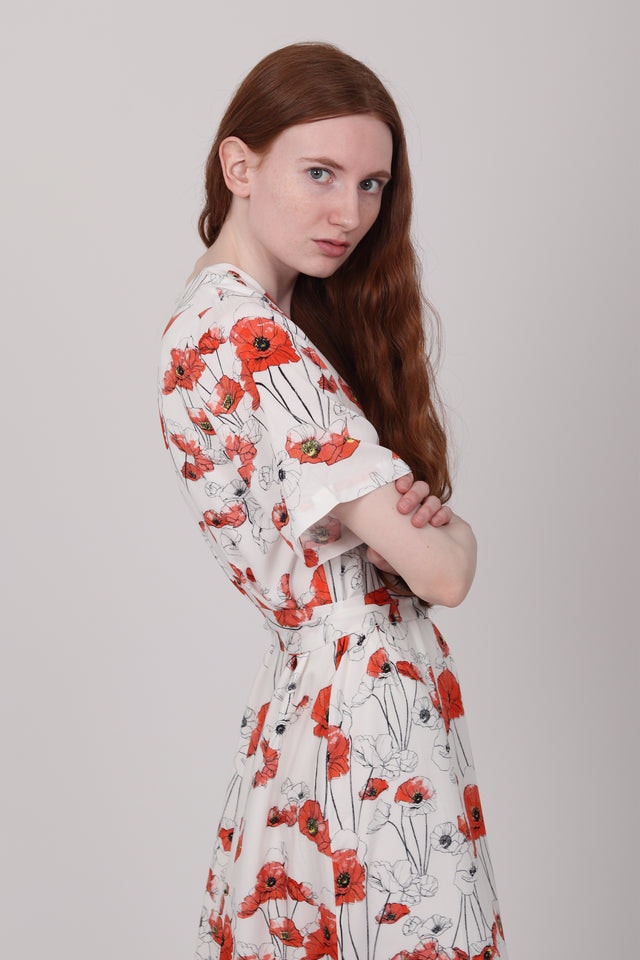JOYFUL kjole - White w/flower print - Veronica B. Vallenes - Kjoler - VILLOID.no