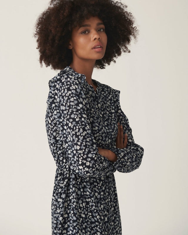 Maella Rikkelie LS Dress AOP - S Cap Spot - Moss Copenhagen - Kjoler - VILLOID.no