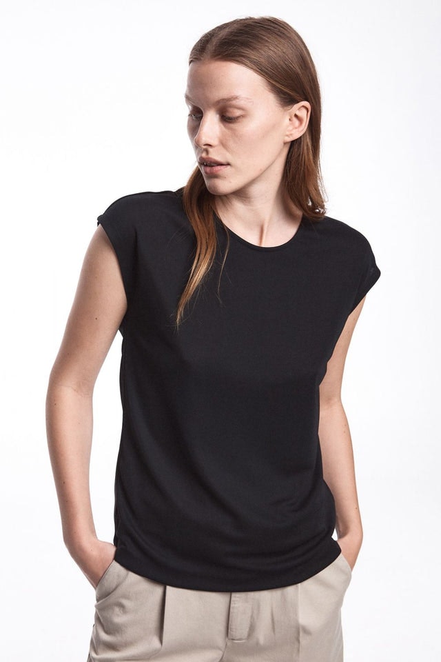 Frona - Black - Whyred - T-skjorter & Topper - VILLOID.no