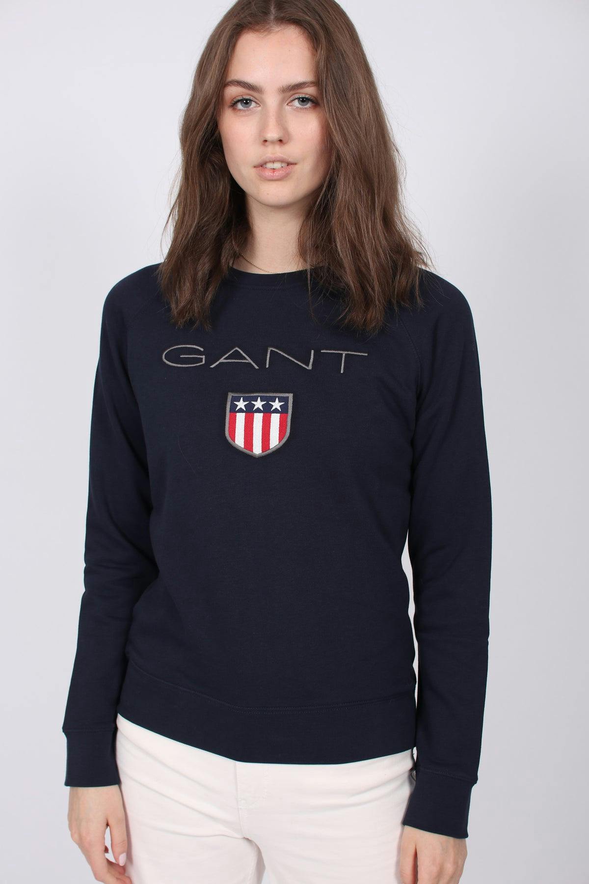 Gant Shield Logo C-neck Sweat - Evening Blue - GANT - Gensere - VILLOID.no