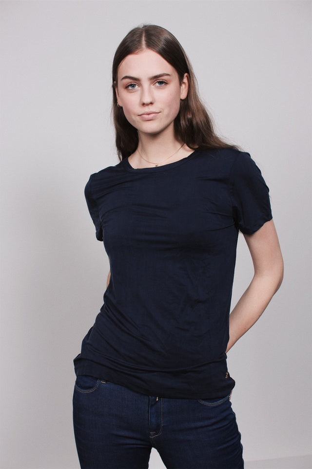 Cupro T-skjorte - Blue Nights - MAUD - T-skjorter & Topper - VILLOID.no