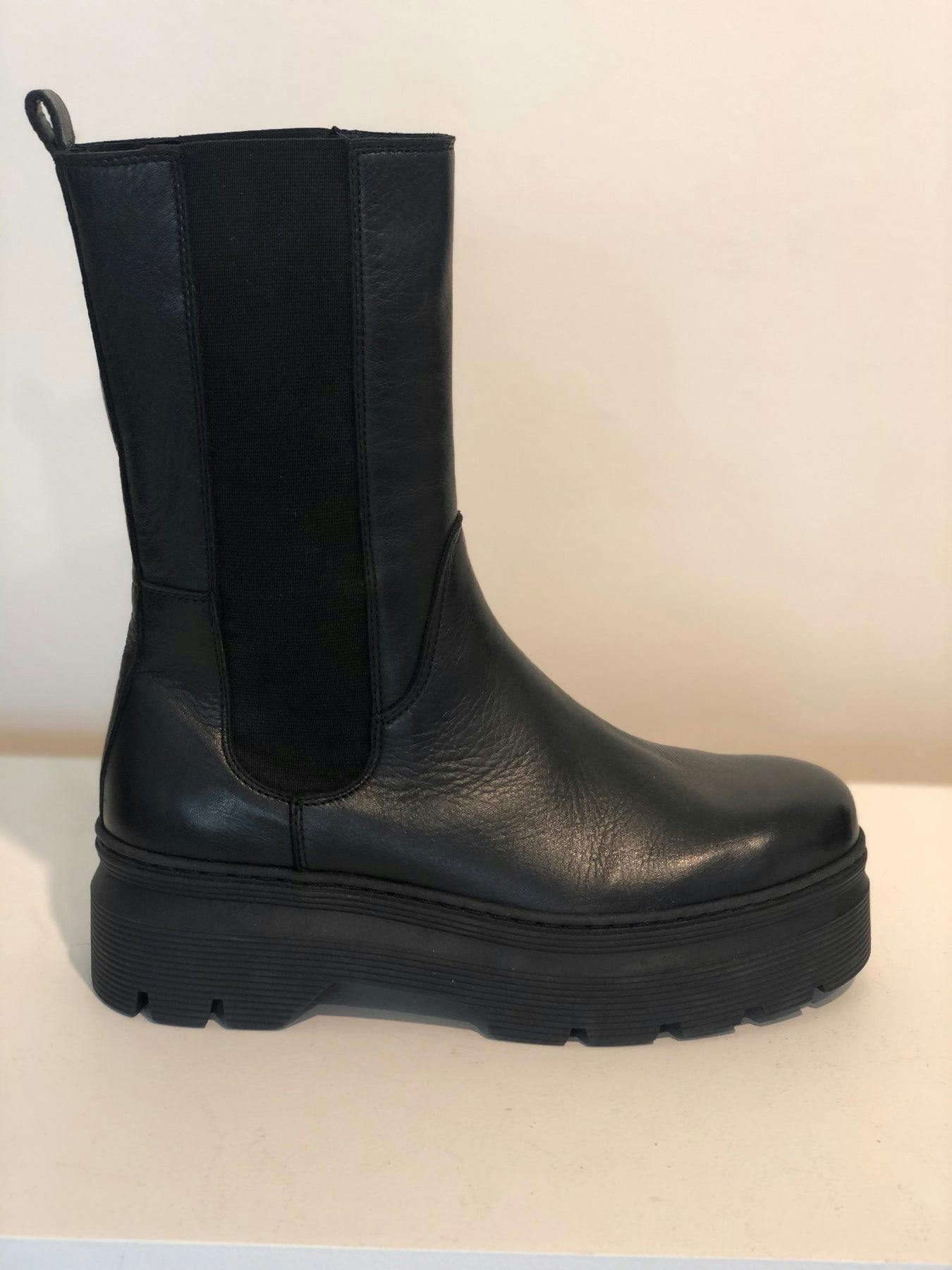 Aya Boots - Black Leather - Pavement - Sko - VILLOID.no