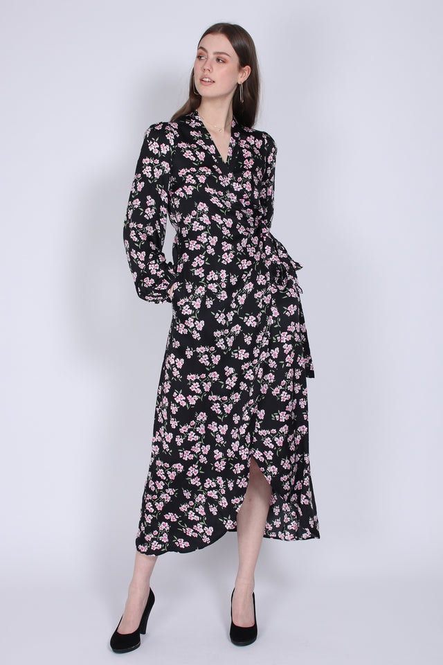 Shiny Midi Wrap Dress - Apple Blossom - ByTimo - Kjoler - VILLOID.no